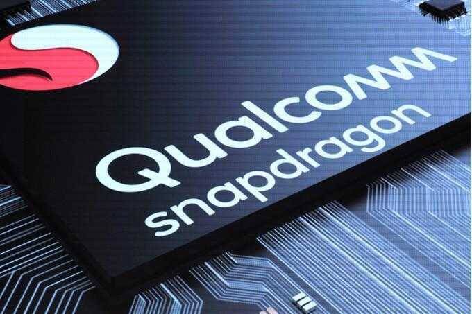 Чип Qualcomm Snapdragon на микросхеме с логотипом
