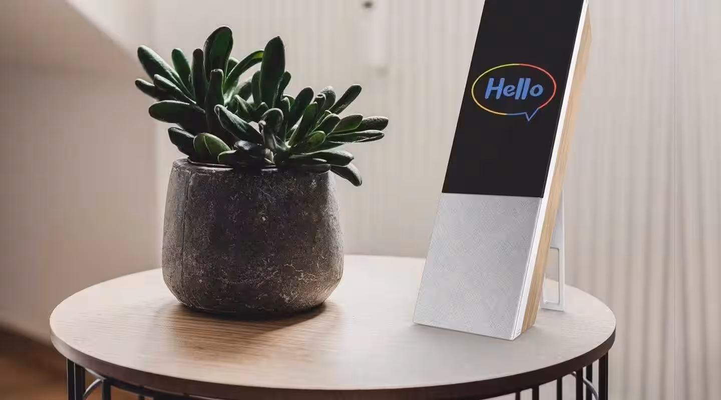MWC 2018. Archos сделал личного помощника Hello 3 archos hello intro bg