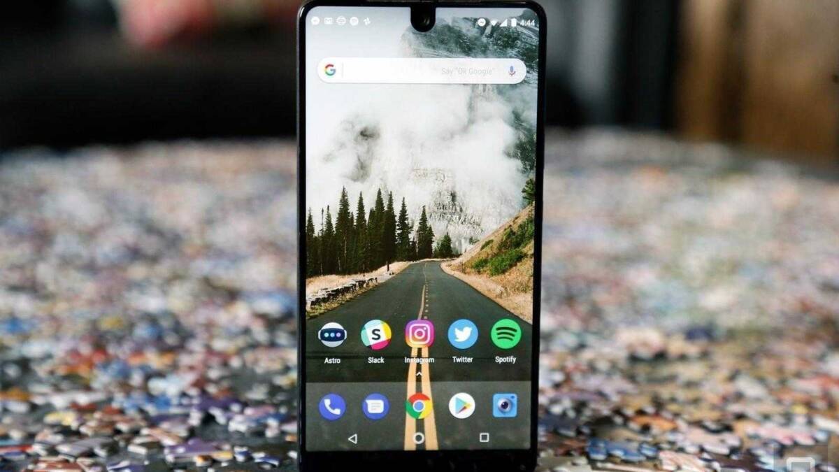 смартфон Essential с дисплеем и иконками приложений