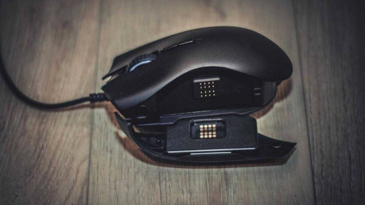Мышь Razer Naga Trinity открытый вид с кабелем