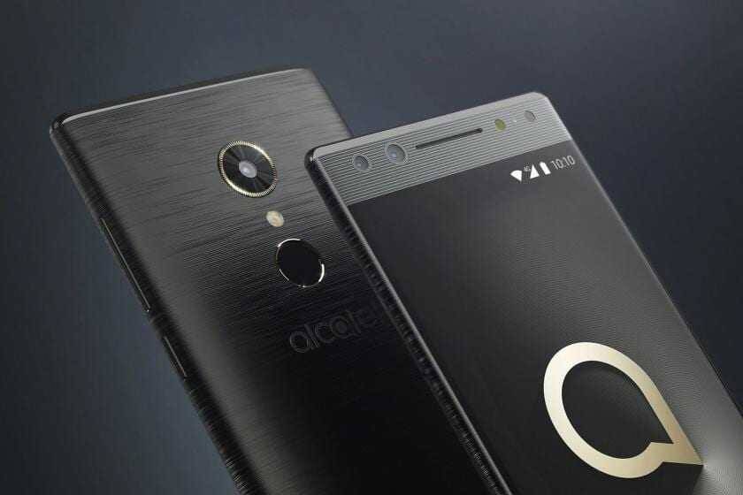 Два смартфона Alcatel 5 и Alcatel 3V сзади крупным планом