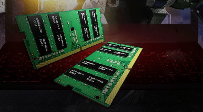 Двойная планка DDR4 оперативной памяти Samsung с чипами на зелёной плате под углом