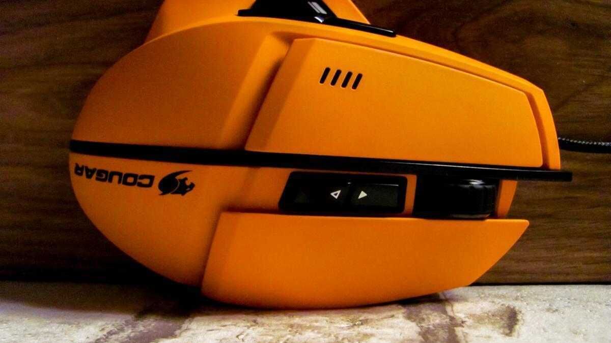 Оранжевая игровая мышь с логотипом Cougar