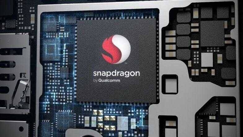 Процессор Snapdragon 850 для Windows внутри корпуса компьютера