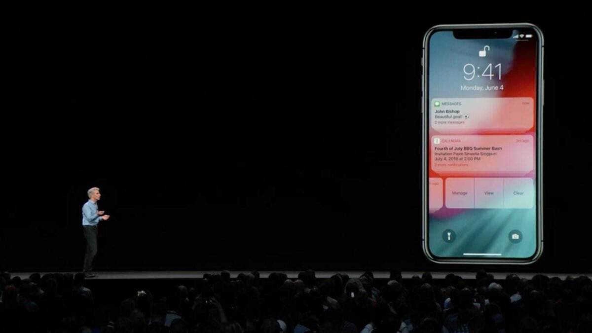Презентация iPhone с экраном, уведомления и интерфейс