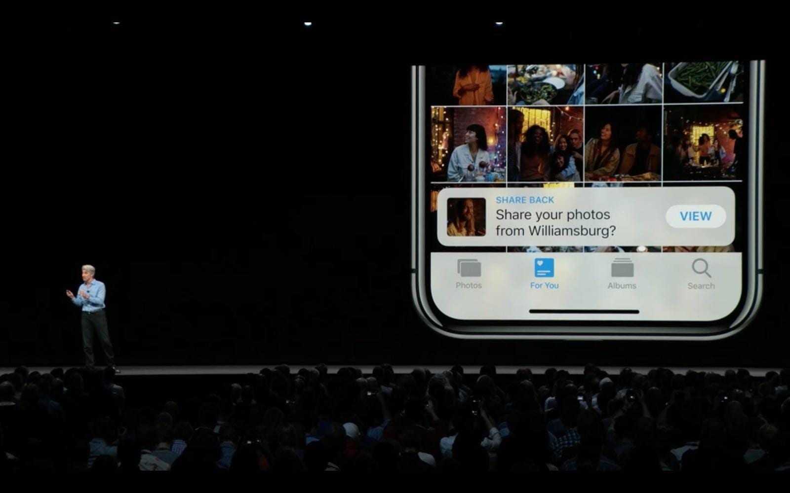 WWDC 2018. Apple представила новую быструю iOS 12. Все изменения 4 Экран iPhone с интерфейсом фотогалереи и уведомлением