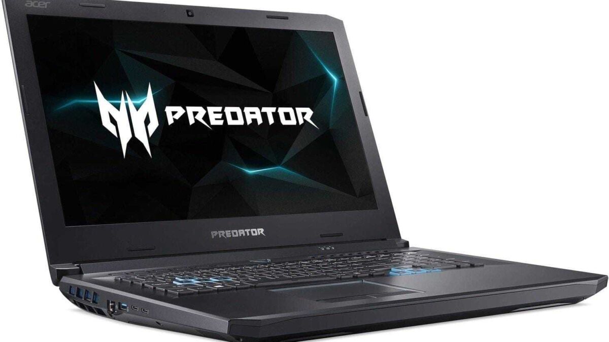 Геймерский ноутбук Acer Predator Helios 500 с открытым экраном и клавиатурой