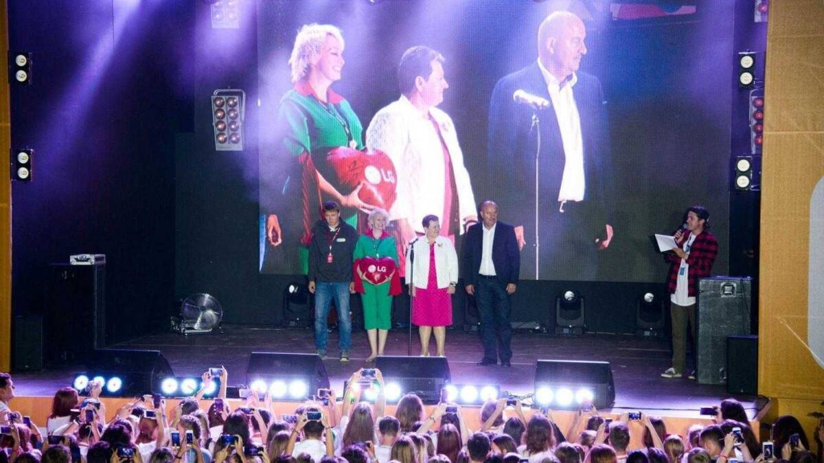 Строгальный цех на заводе РОКВУЛ с деревянными брусками