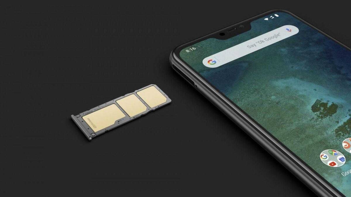 мОДУЛЬ камеры и дисплей Xiaomi Mi A2 на черном фоне