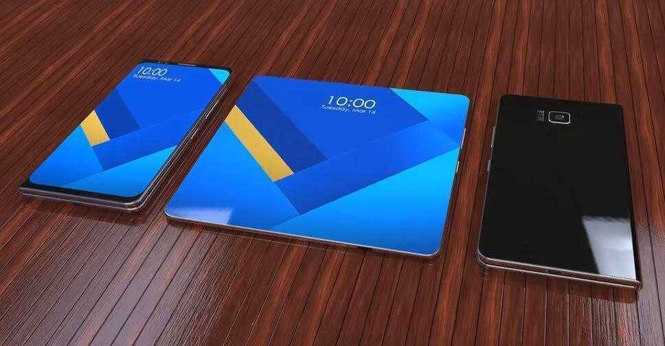 Три смартфона Oppo с разными размерами экранов и задней панелью