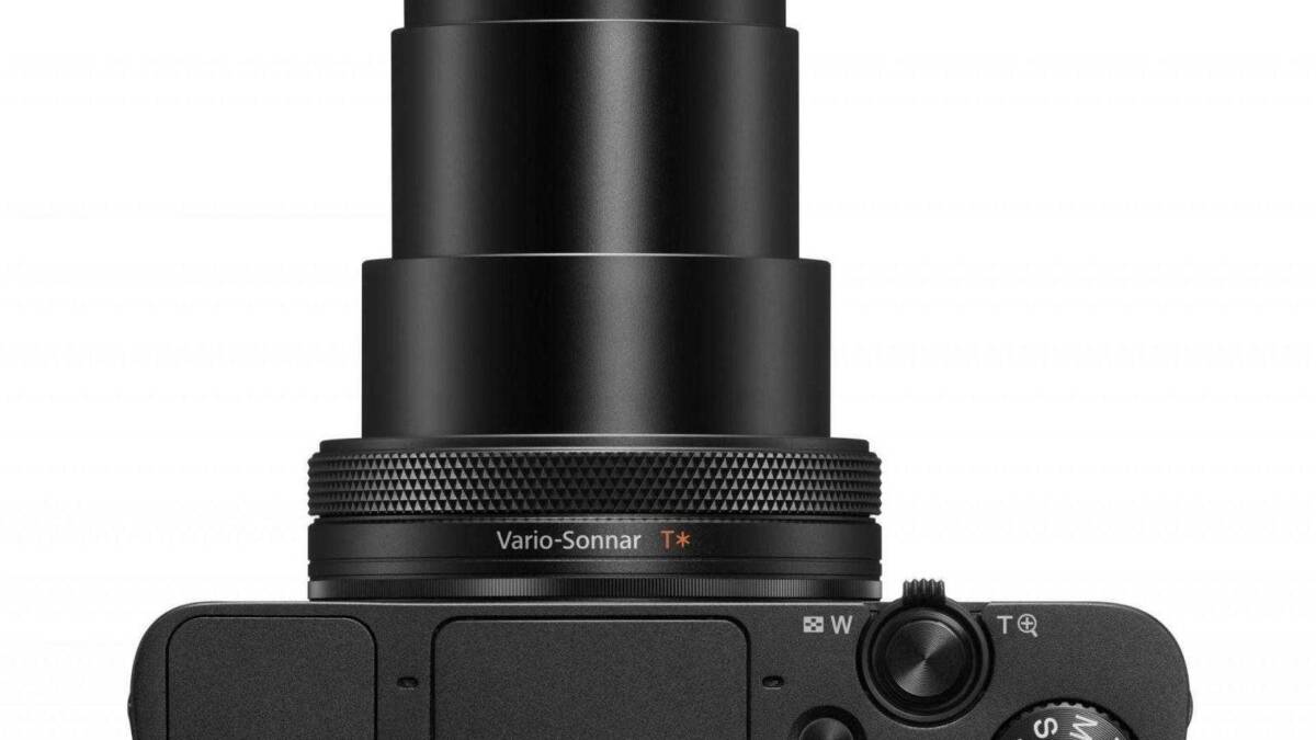 Верхняя часть камеры Sony Cyber-shot RX100 VI с настройками и камерой