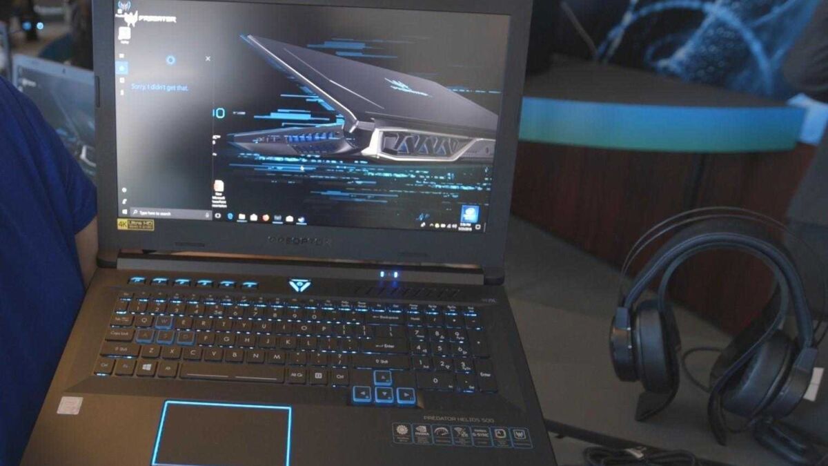 Игровой ноутбук Acer Predator Helios 500 с открытым экраном