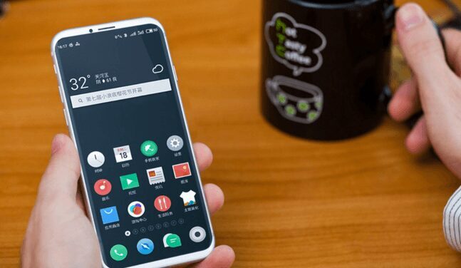 Моязу 16 Плюс с отображением интерфейса на экране смартфона