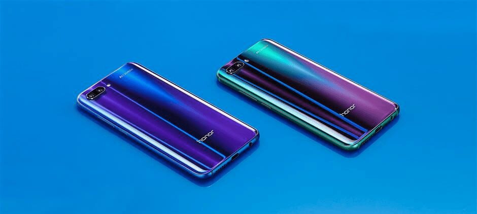 Honor 10 получат новую систему автоматической интеллектуальной стабилизации изображения AIS 5 Два смартфона Honor 10 с сияющими задними панелями
