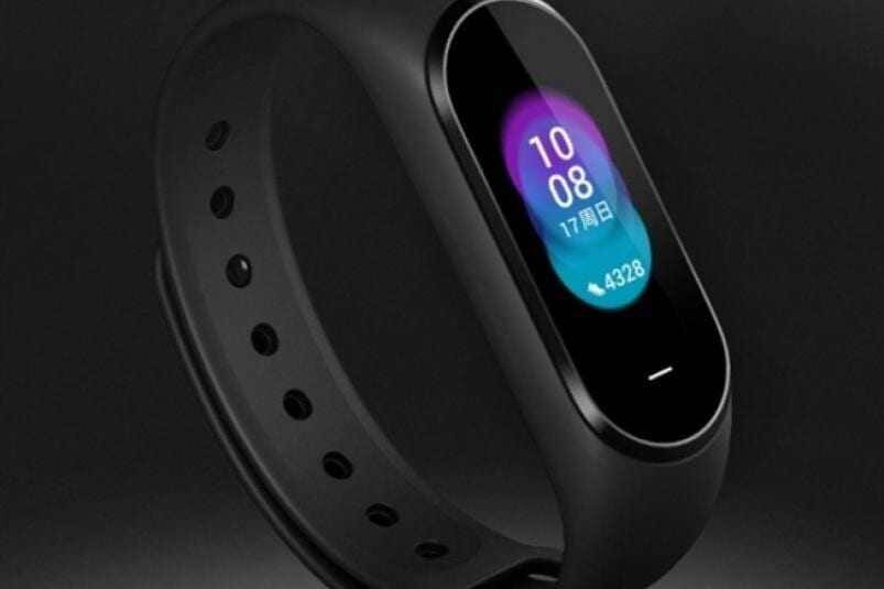 Фитнес-браслет Xiaomi Black Plus NFC сбоку судя по экрану
