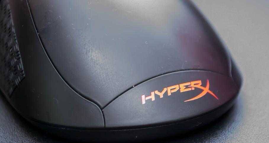 Обзор игровой мыши HyperX Pulsefire FPS. Играть — так с удовольствием 10 Ближайший вид компьютерной мыши HyperX изумрудного цвета