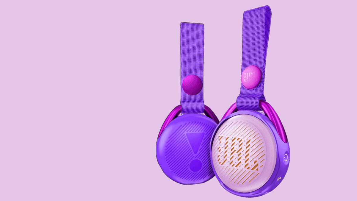 IFA 2018. JBL выпустил новые колонки JBL Charge 4 и JRPOP 11 На изображении портативные колонки JBL Charge 4 и JRPOP в фиолетовом цвете вид сбоку и спереди