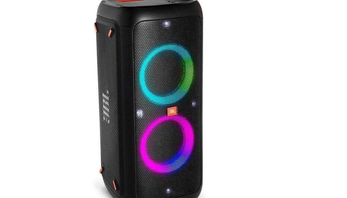 Вид спереди колонки JBL Charge 4 с RGB-подсветкой