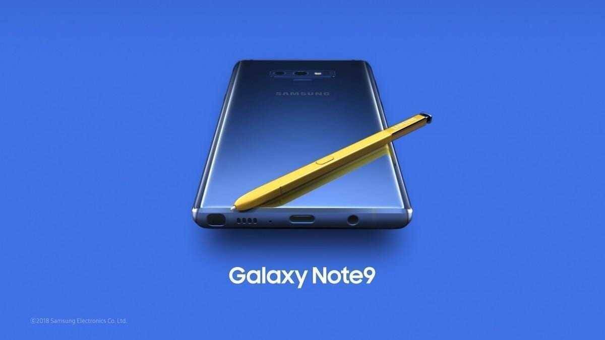 Смартфон Samsung Galaxy Note 9 с зеленым стилусом на синем фоне