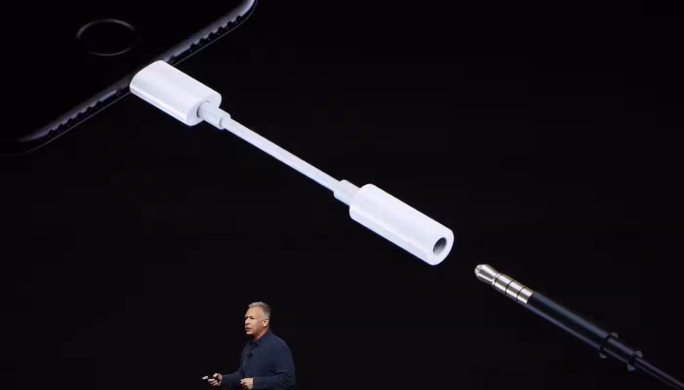 Apple оставят новые iPhone без переходника для наушников 2 headphone dongle.0