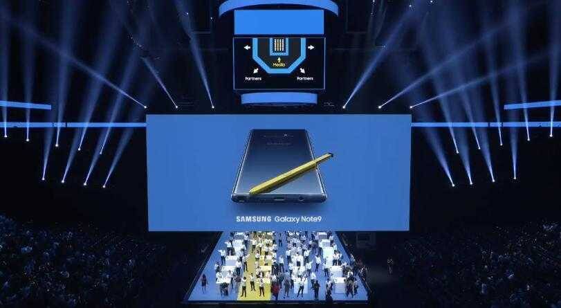 Презентация Samsung Galaxy Note 9 на сцене