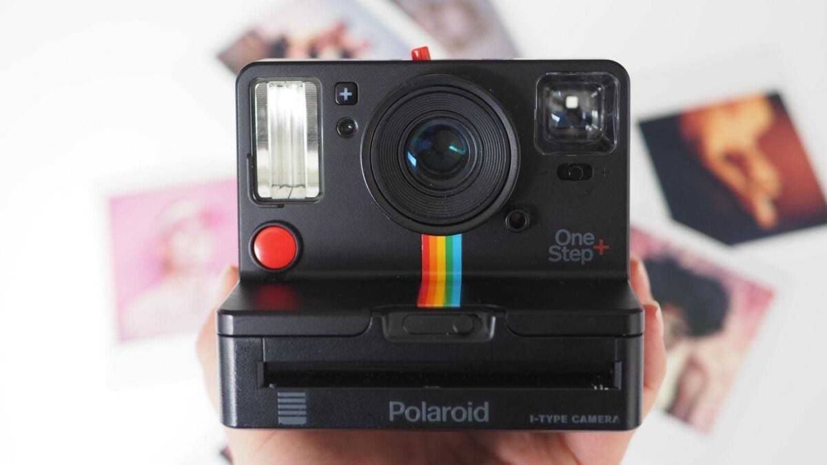 Плоская камера Polaroid OneStep+ с объективом и светодиодным индикатором