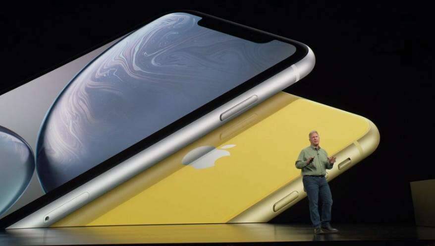 Apple выпустила iPhone XR 9 Вид сбоку OPPO Find N6 с невидимой складкой экрана
