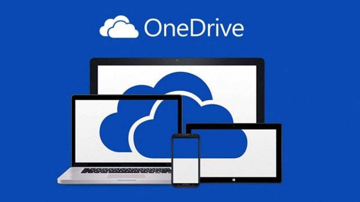 Windows 10 будет использовать облако для освобождения дискового пространства 3 Экран ноутбука планшета и смартфона с облачными облаками
