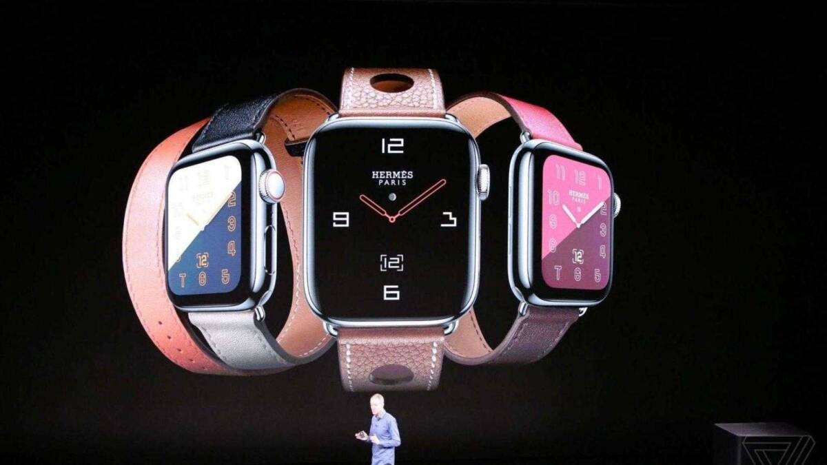 Apple Watch Series 4 на презентации с кожаными ремешками
