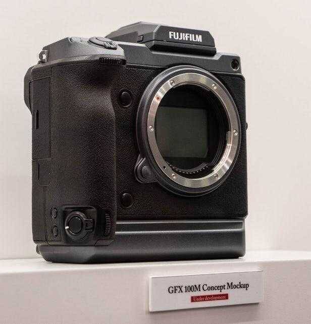 Fujifilm разрабатывает 100-мегапиксельную камеру 3 Задняя часть камеры Fujifilm GFX 100M с объективным байонетом