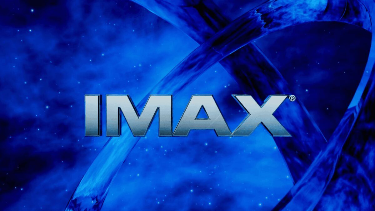 Фон с космическим изображением и логотипом IMAX