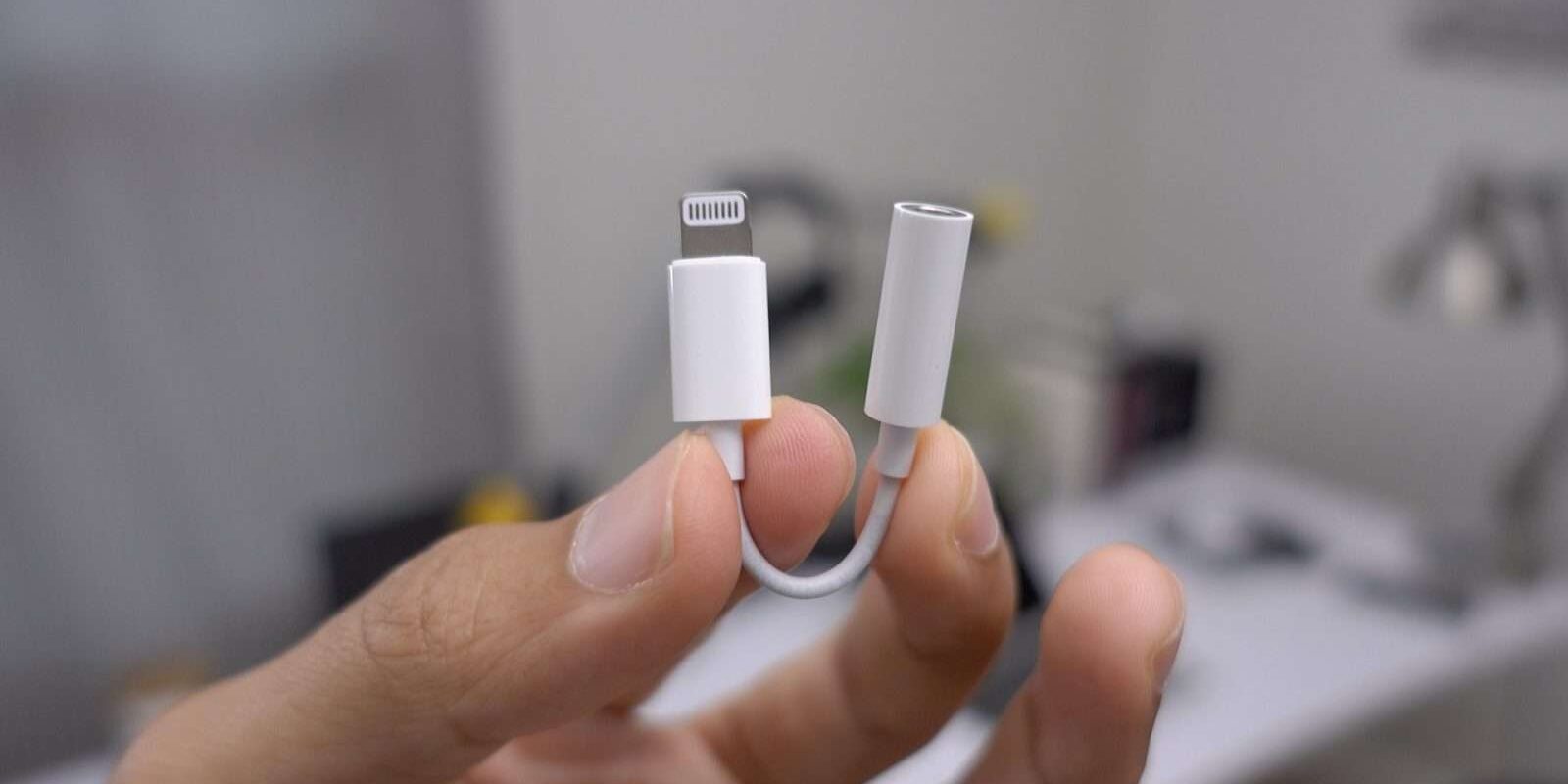 Новые iPhone будут поставляться с 5-ваттной зарядкой и без переходника для наушников 1 lightning to 3 5mm headphone jack adapter