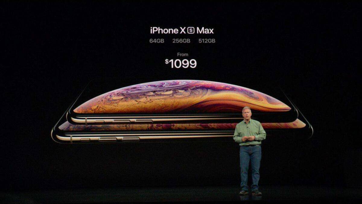 Apple представила самый мощный iPhone XS и XS Max 22 Презентация нового iPhone XS Max с изображением устройства