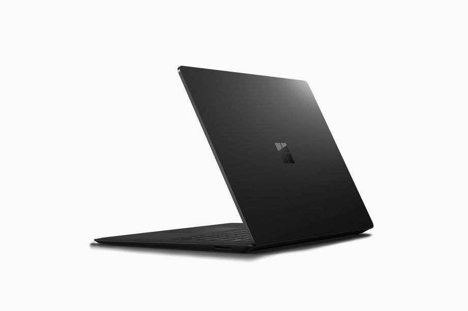 Слухи: Microsoft’s Surface Laptop 2 может выйти в черном цвете 3 Черный ноутбук Microsoft Surface Laptop с откинутым экраном