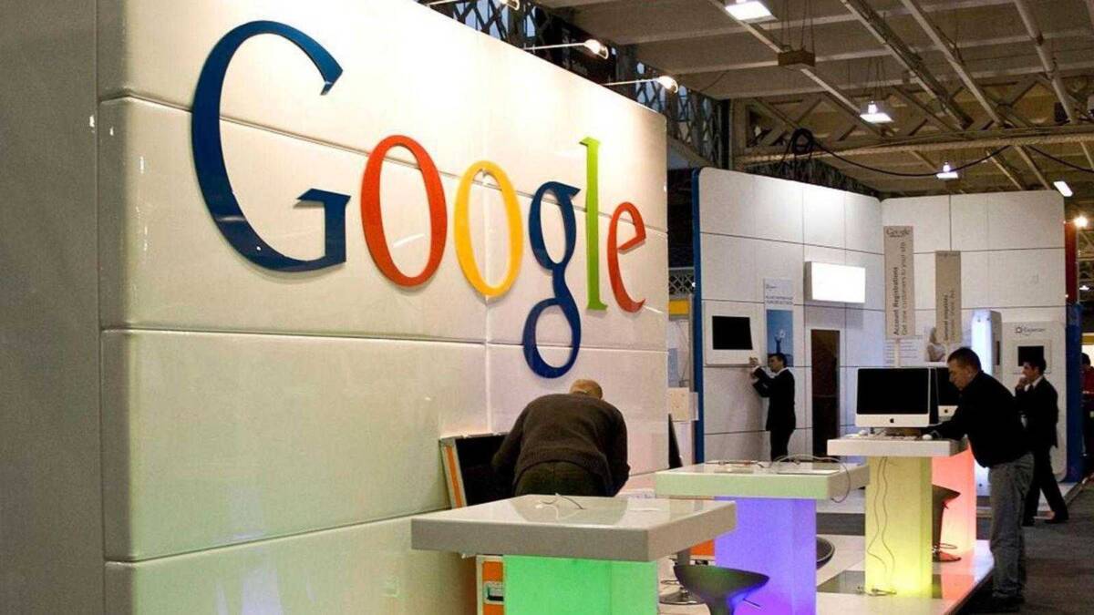 Выставочный стенд Google с дизайном и информационными панелями