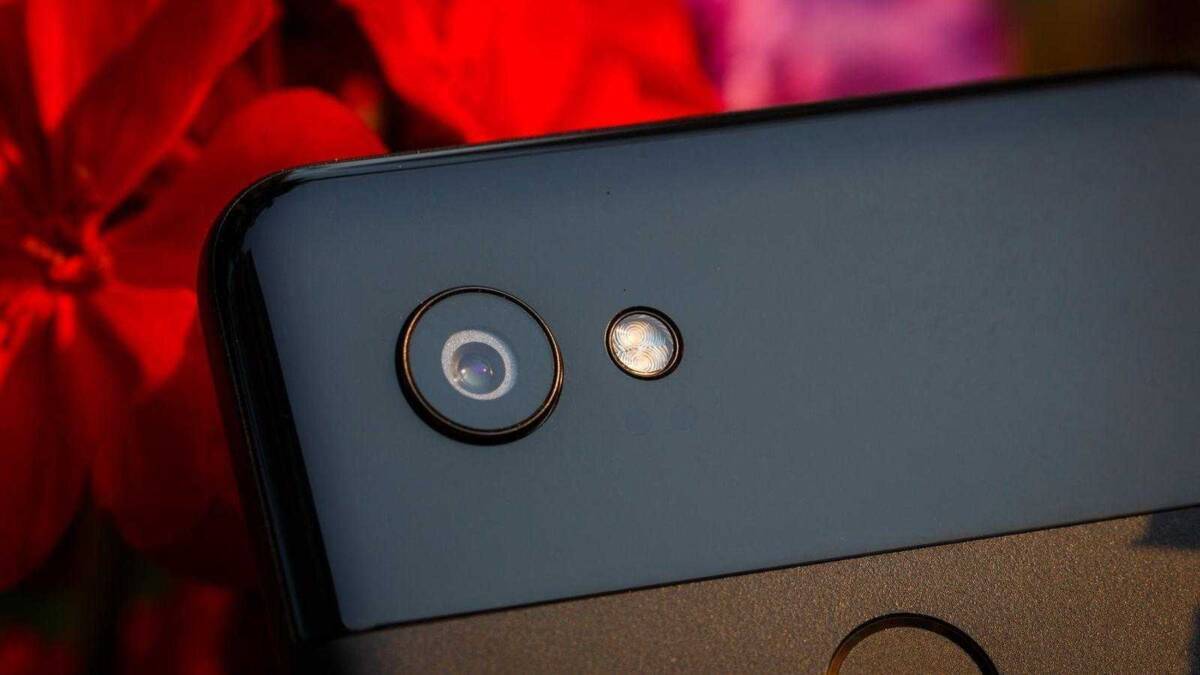 Задняя часть смартфона Google Pixel 3 с камерой и вспышкой