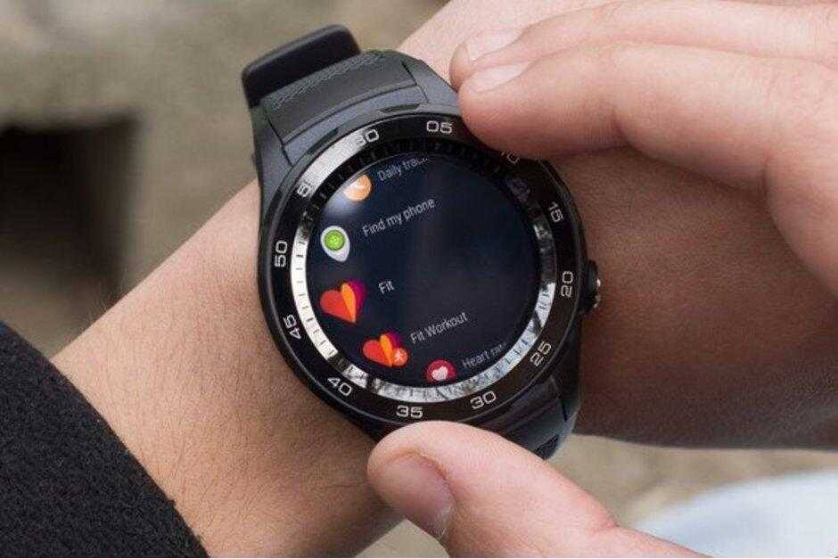 Умные часы Huawei Watch GT с круглым циферблатом и интерфейсом приложений