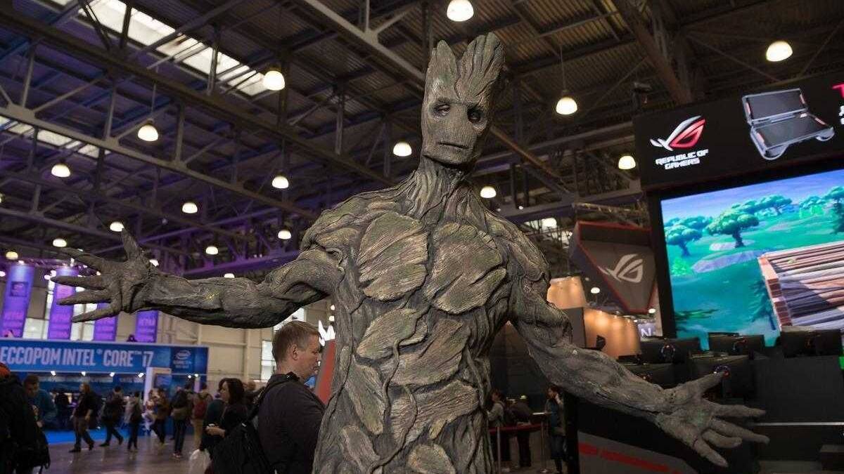 18+ Самый необычный косплей на ИгроМир 2018 и Comic Con. День 2 43 Косплей персонажа Грута из фильма Стражи Галактики на ИгроМир 2018