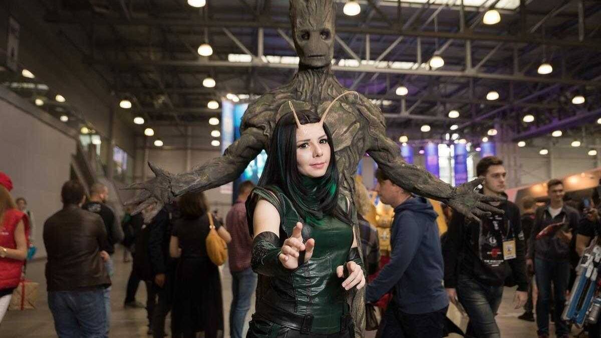 18+ Самый необычный косплей на ИгроМир 2018 и Comic Con. День 2 37 Косплей на персонажа из Галактики по игре Звёздные войны с костюмом и ушами в центре изображения