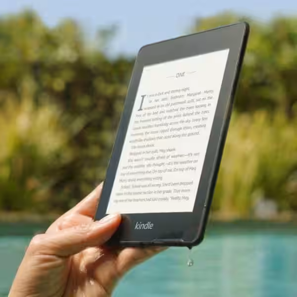 kindle paperwhite lifestyle image 1.0