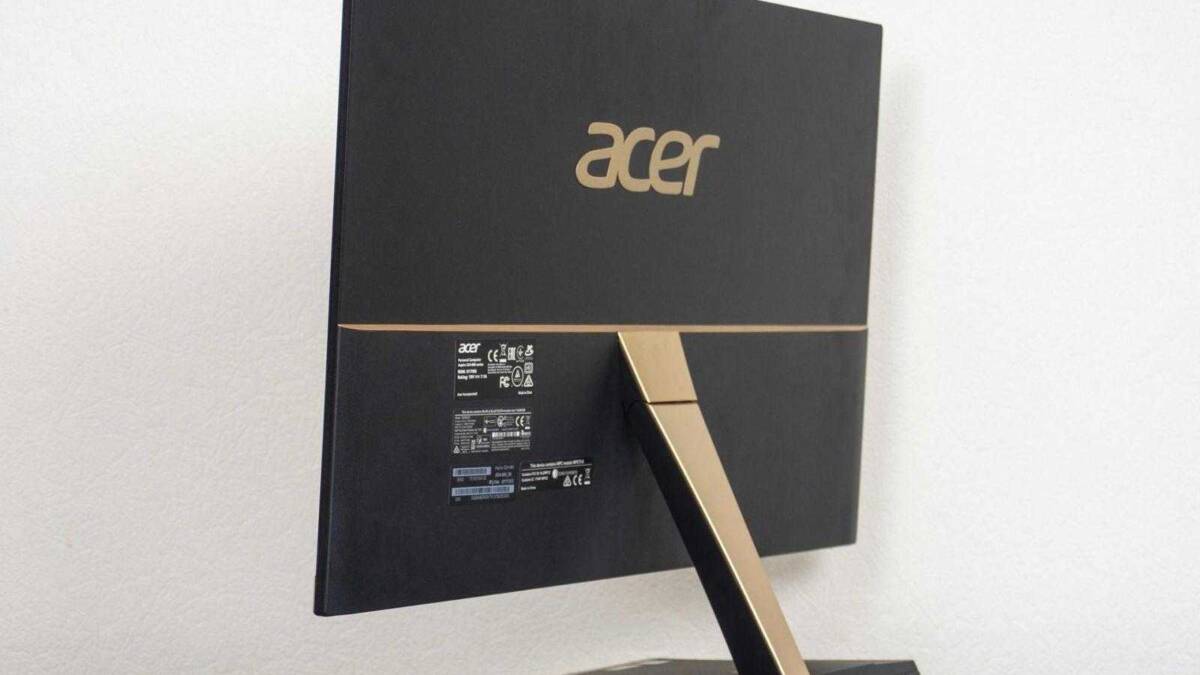 Вид сзади на Acer Aspire S24-880 задняя часть компьютера Acer Aspire S24-880 с ножками и портами