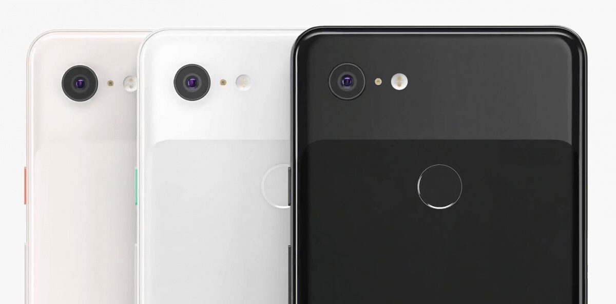 Три смартфона Google Pixel 3 и Pixel 3 XL с задней стороны