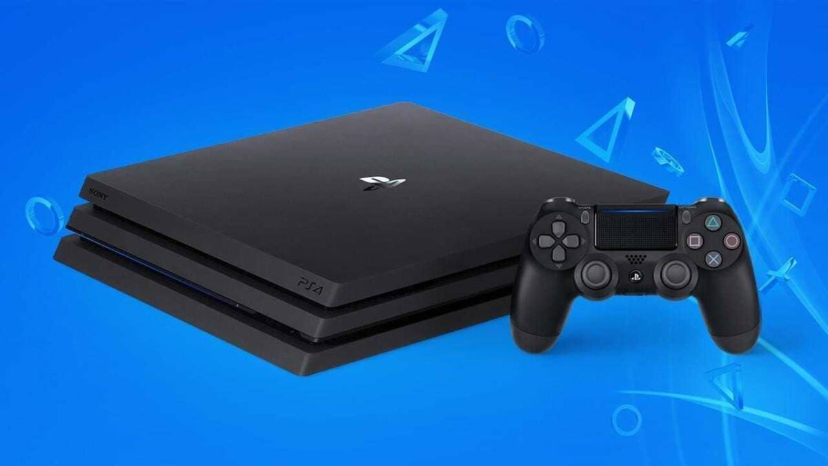 Консоль PlayStation 4 и геймпад DualShock 4 на синем фоне