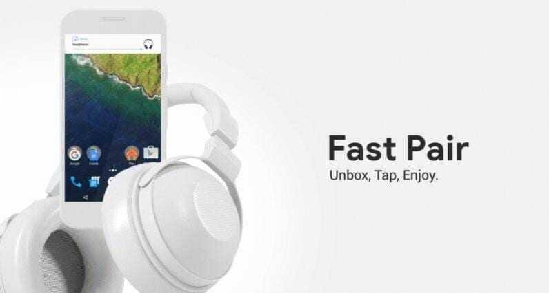 Беспроводные Bluetooth-наушники и смартфон с экраном