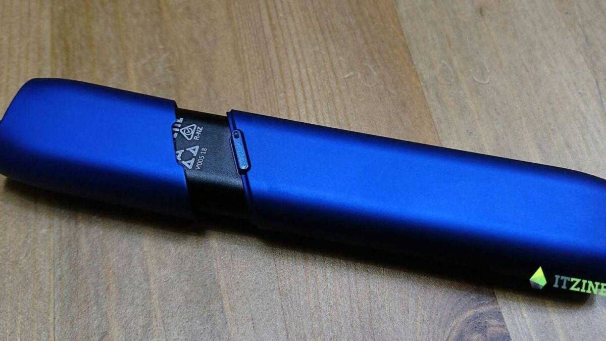 IQOS 3 Multi c приподнятой крышкой для вынимания стика