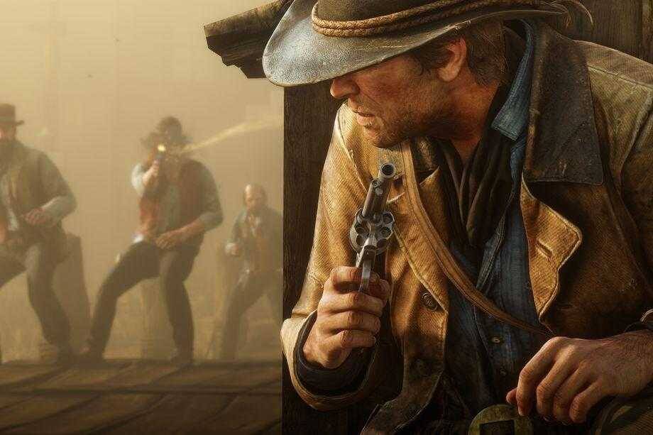 Персонаж с пистолетом прячется за стеной в игре Red Dead Redemption 2