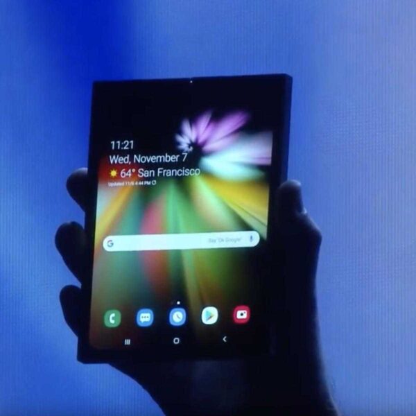 samsung folding phone demo 1 cropped