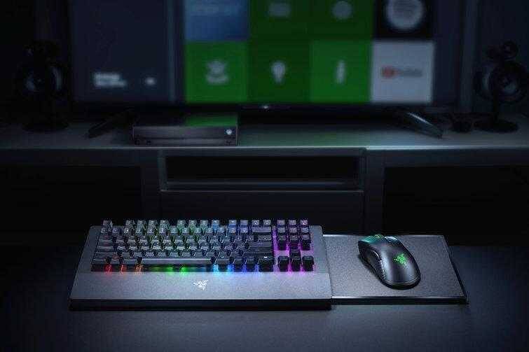 Razer представила набор из клавиатуры и мыши для Xbox One 3 Клавиатура Razer и мышь на рабочем столе