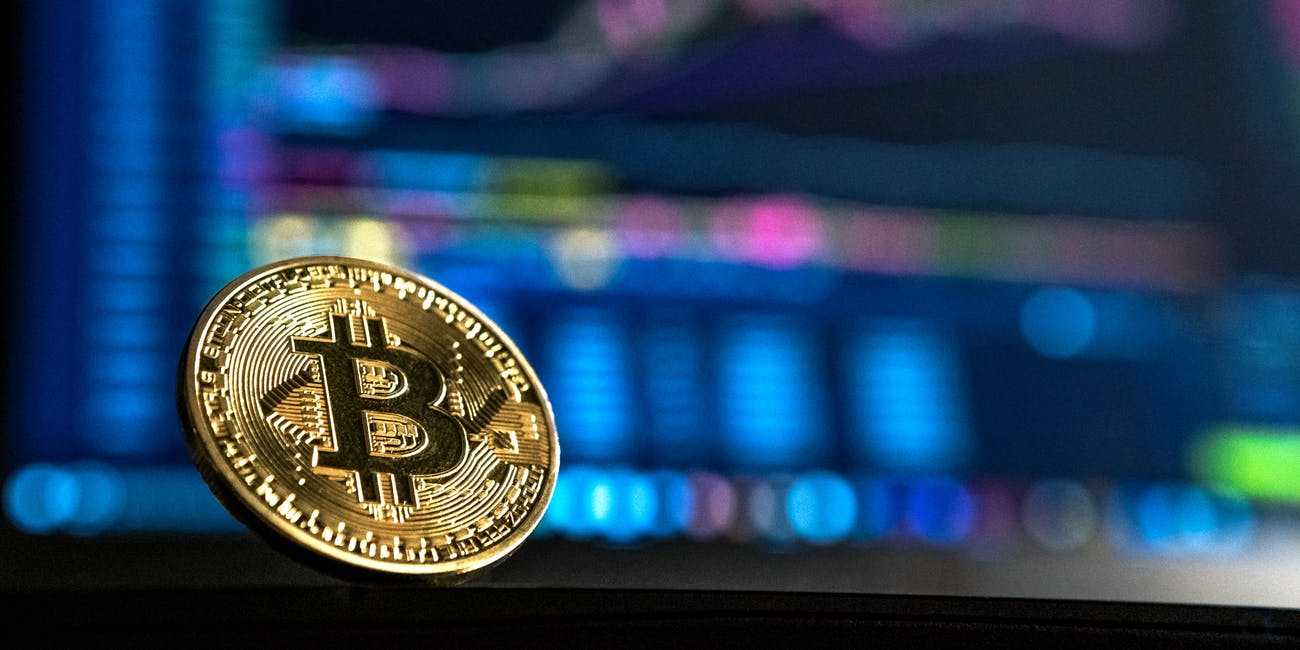 cryptocurrency market value drops below 300 billion