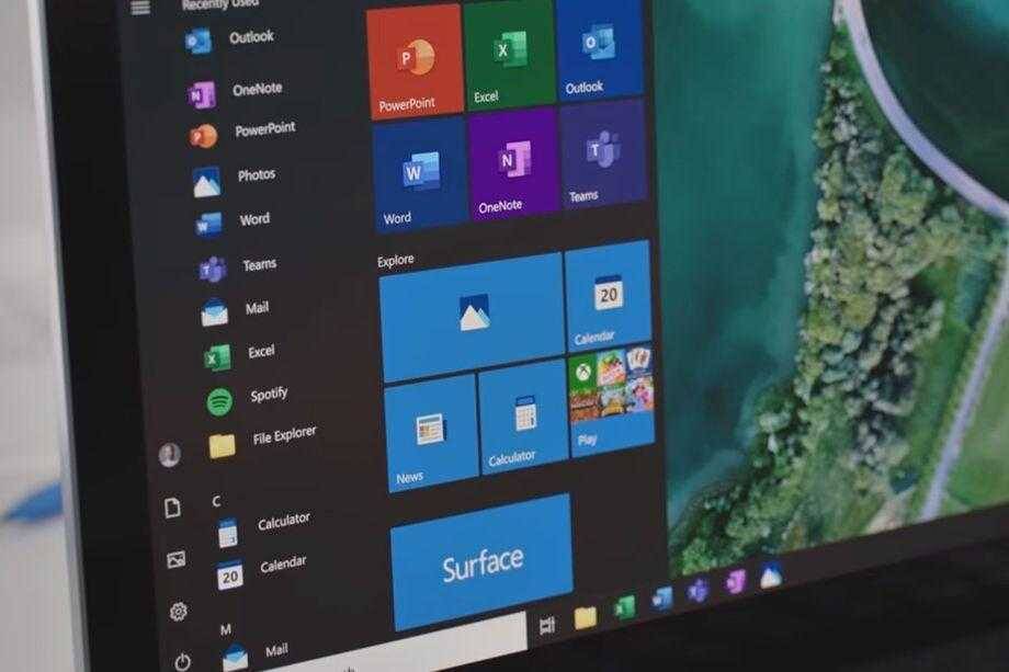Экран ноутбука с меню приложений Windows 10 на Surface